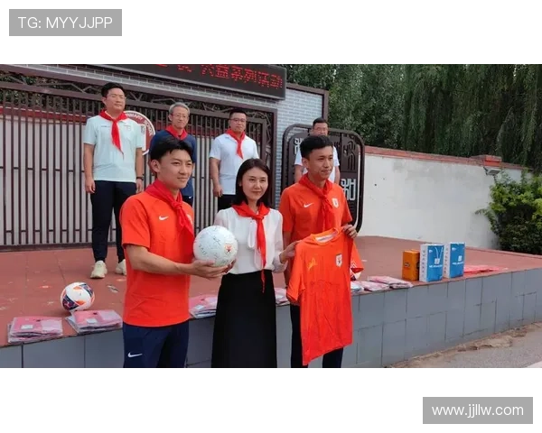 山东泰山俱乐部走进校园开展公益活动 山东泰山俱乐部走进校园开展公益活动